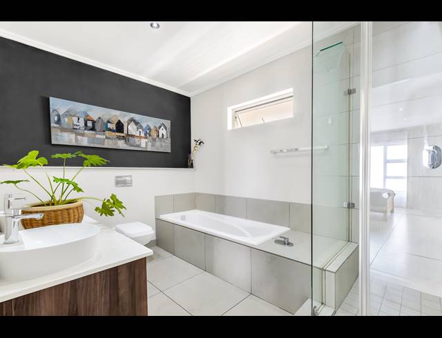 2 BEDROOM APARTMENT FOR SALE IN SANDOWN